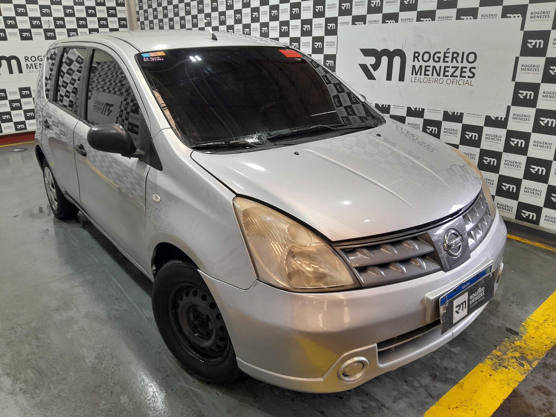 NISSAN LIVINA 2012