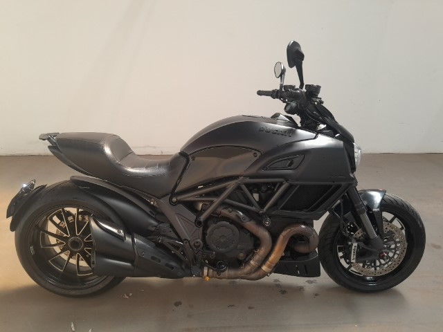 DUCATI DIAVEL 2016