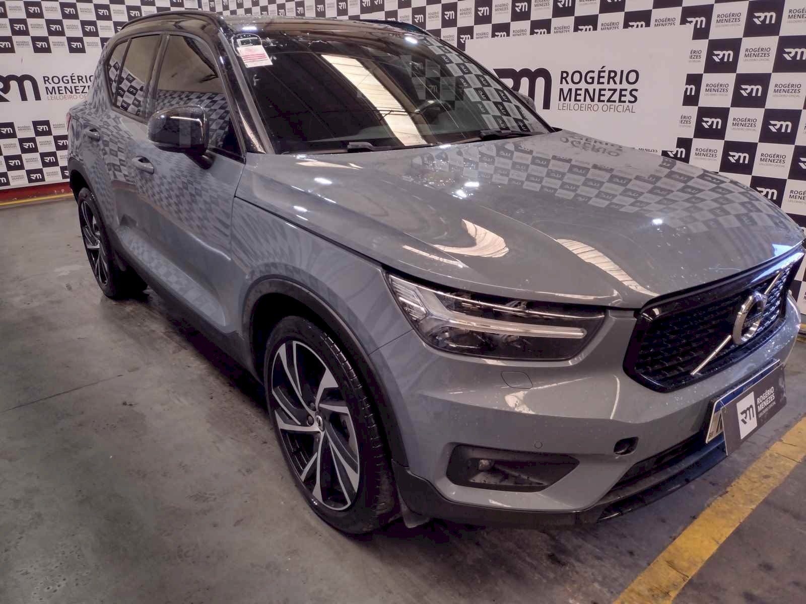 VOLVO XC40 2021