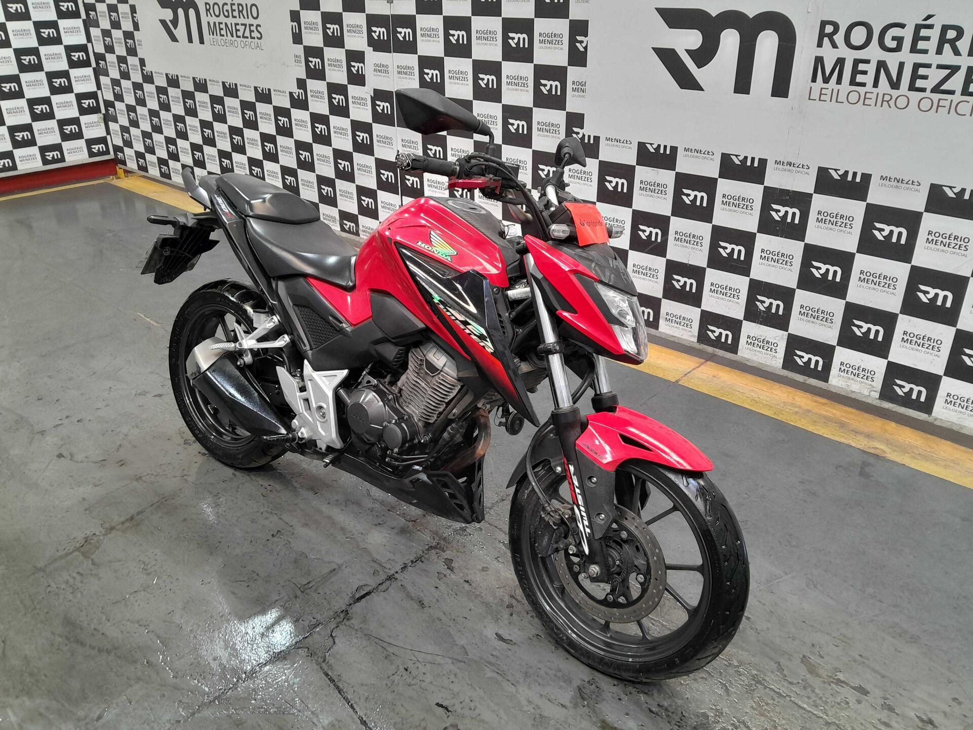 HONDA CB 300F 2024 