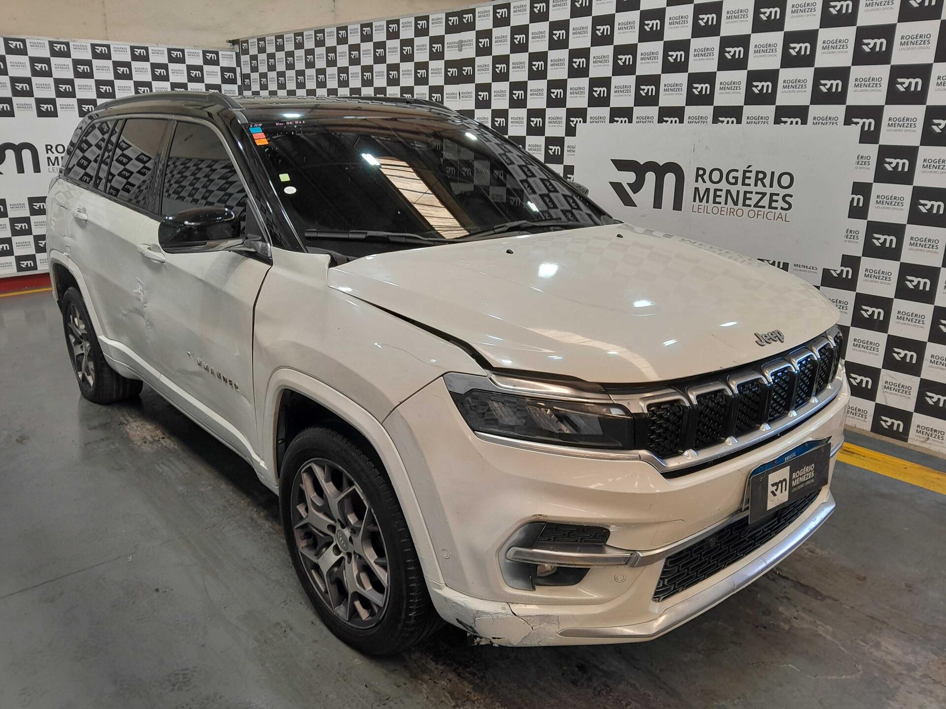 JEEP COMMANDER 2023